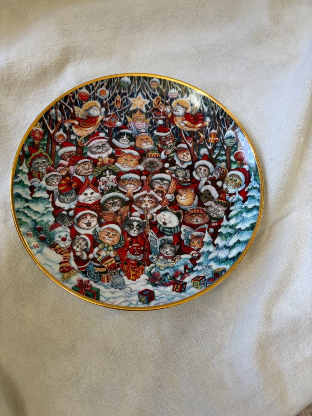 Festive Cat Carolers Decorative Holiday Plate - Red & Green